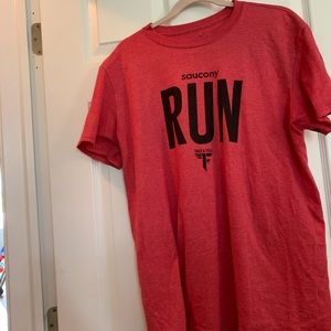 Saucony Men’s large track Tshirt